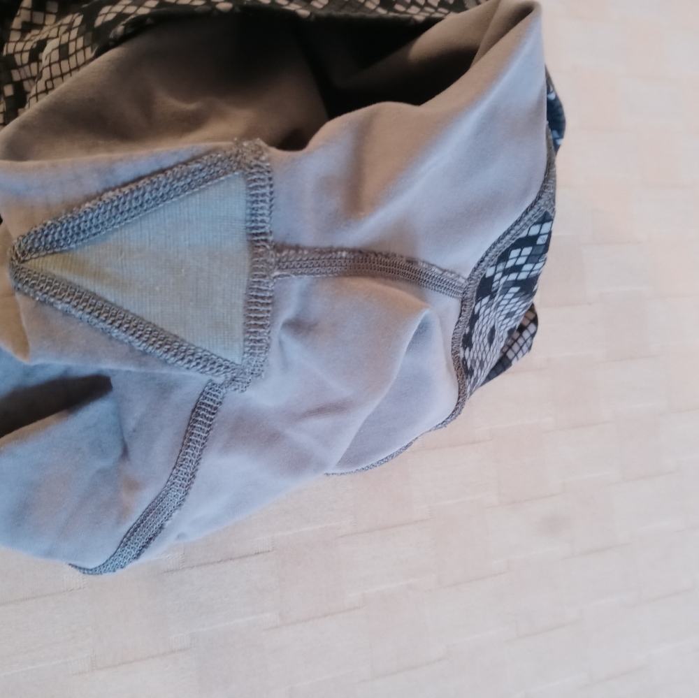 lululemon athletica Black & Gray Snake Print High-Rise Leggings - Picture 8 of 10